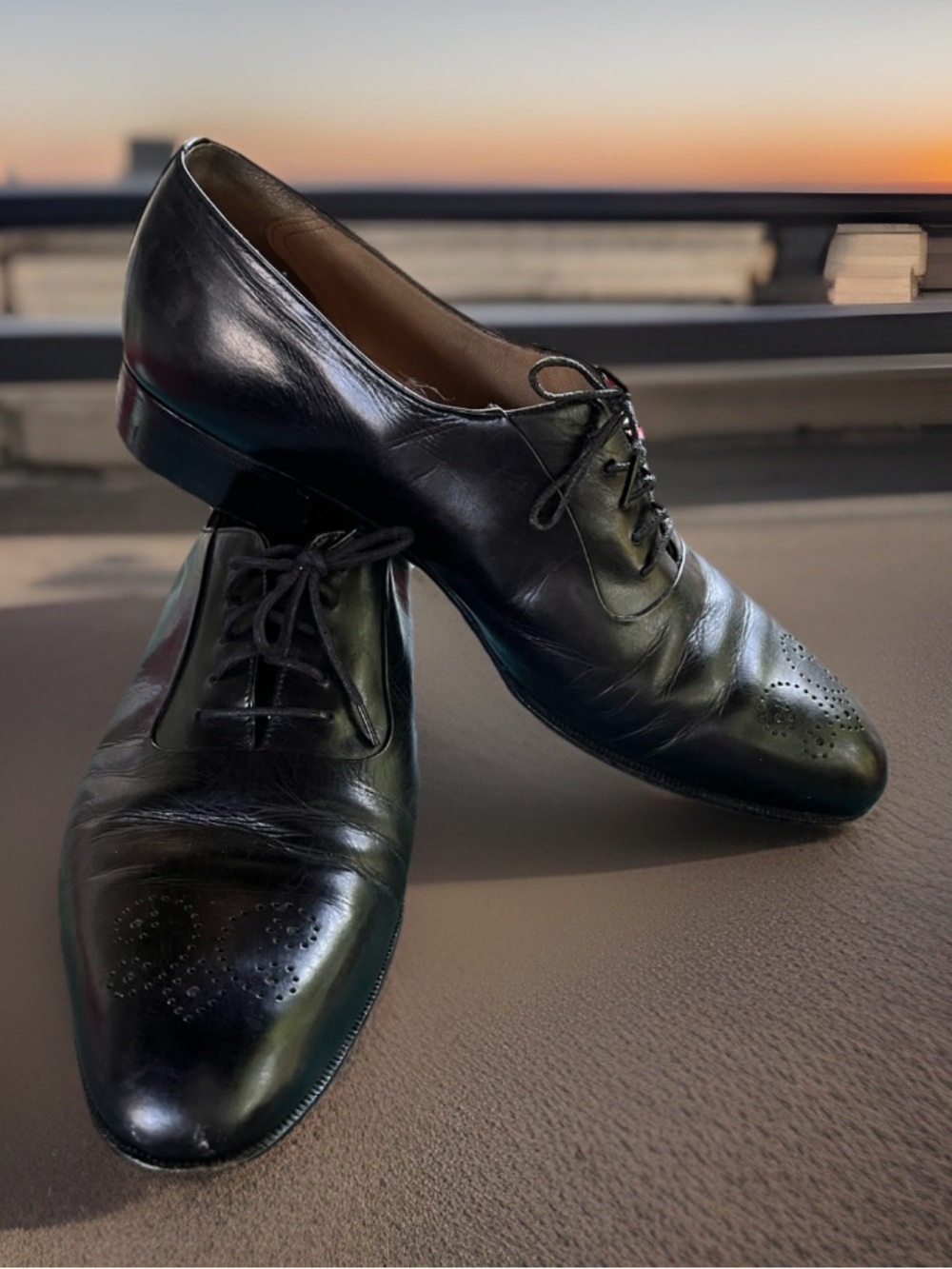 10D Bally Bilbao black leather Oxford lace-up dress shoes.Medallion toe. Italy.